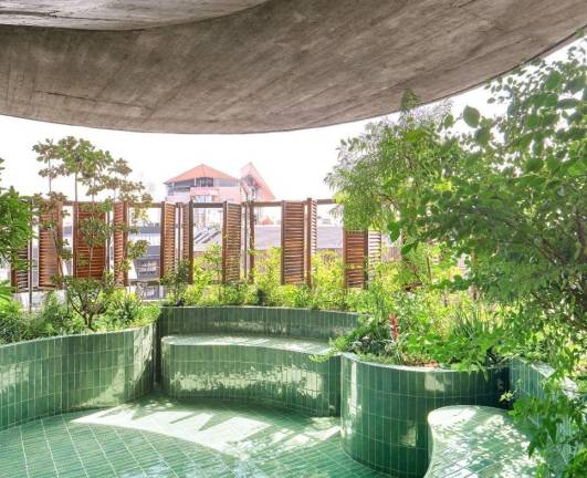 Proyecto de vivienda en el edificio Torres Blancas de Madrid recibe una mención especial dentro de la categoría Commercial Tile Design en Coverings 23, la Feria de Orlando