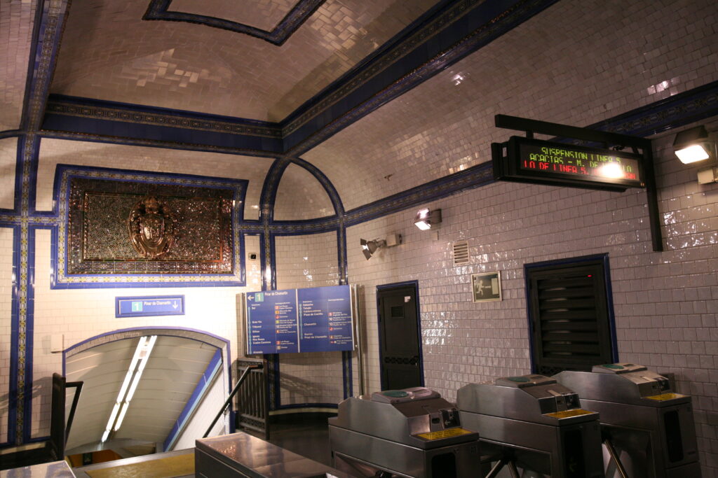 Azulejos usados por Antonio Palacios en la estación de Metro de Tirso e Molina y que hoy son tendencia en decoración